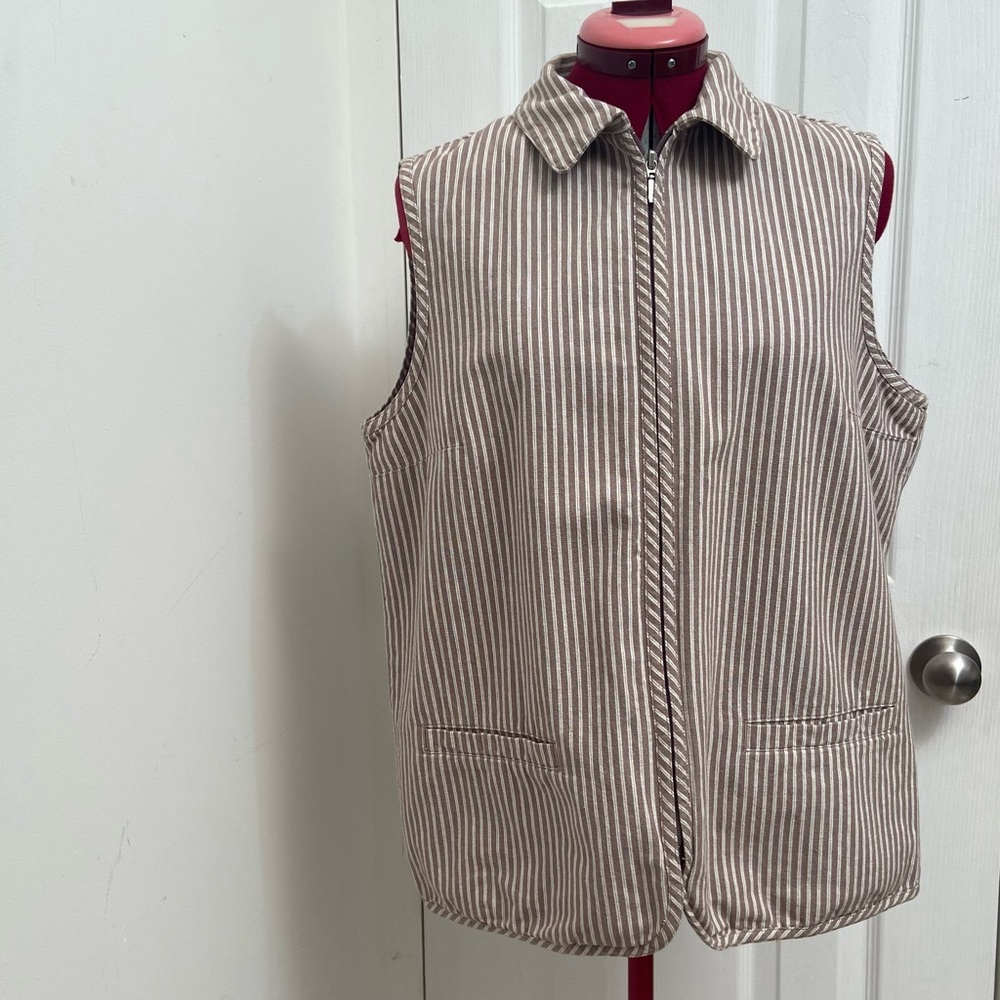 Allison Daley women brown beige zipper front closure vest. Size 12. Used.